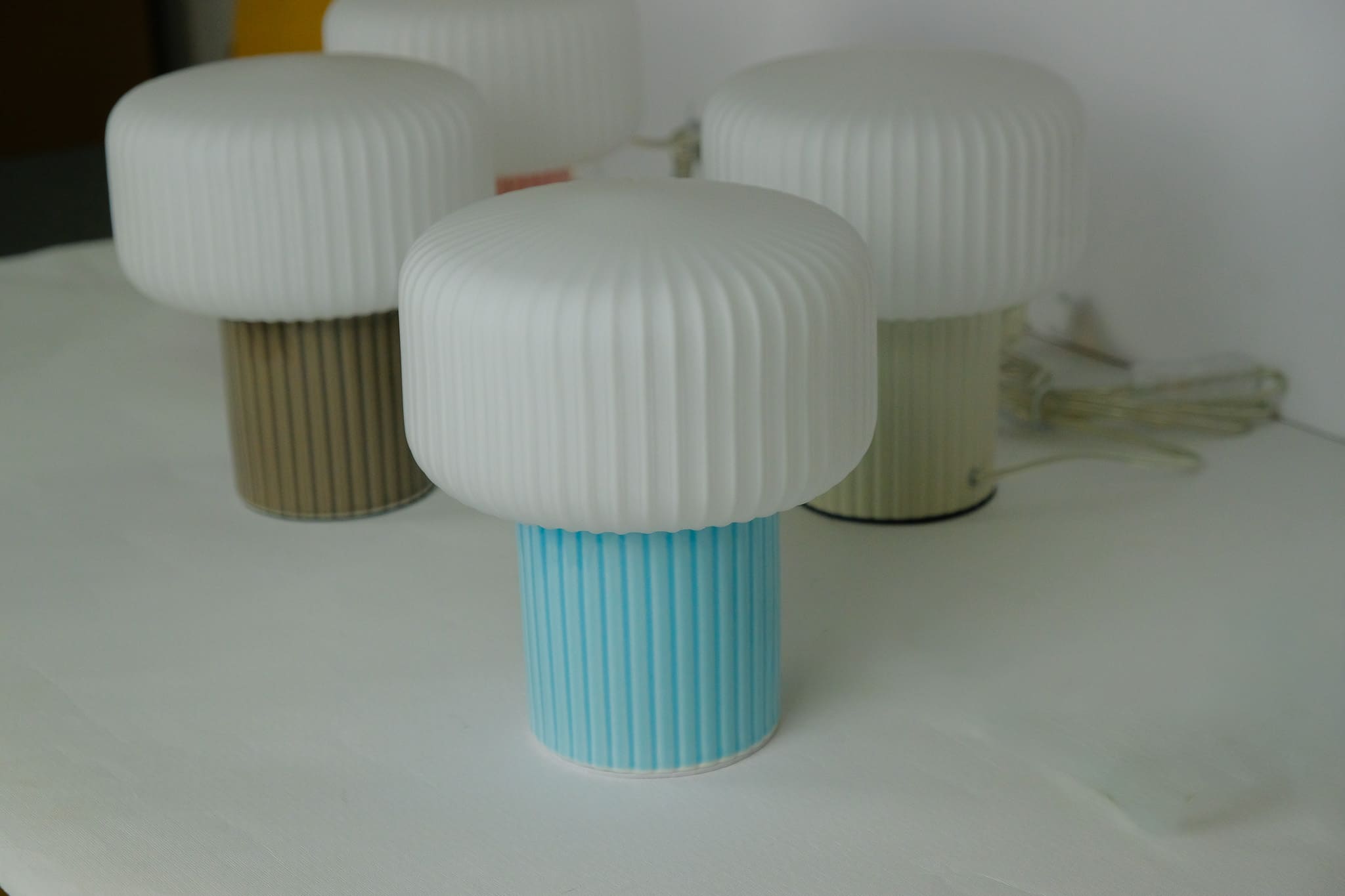 Otty - lumetto base cemento azzzurro - vetro bianco rigato - 1 x G9