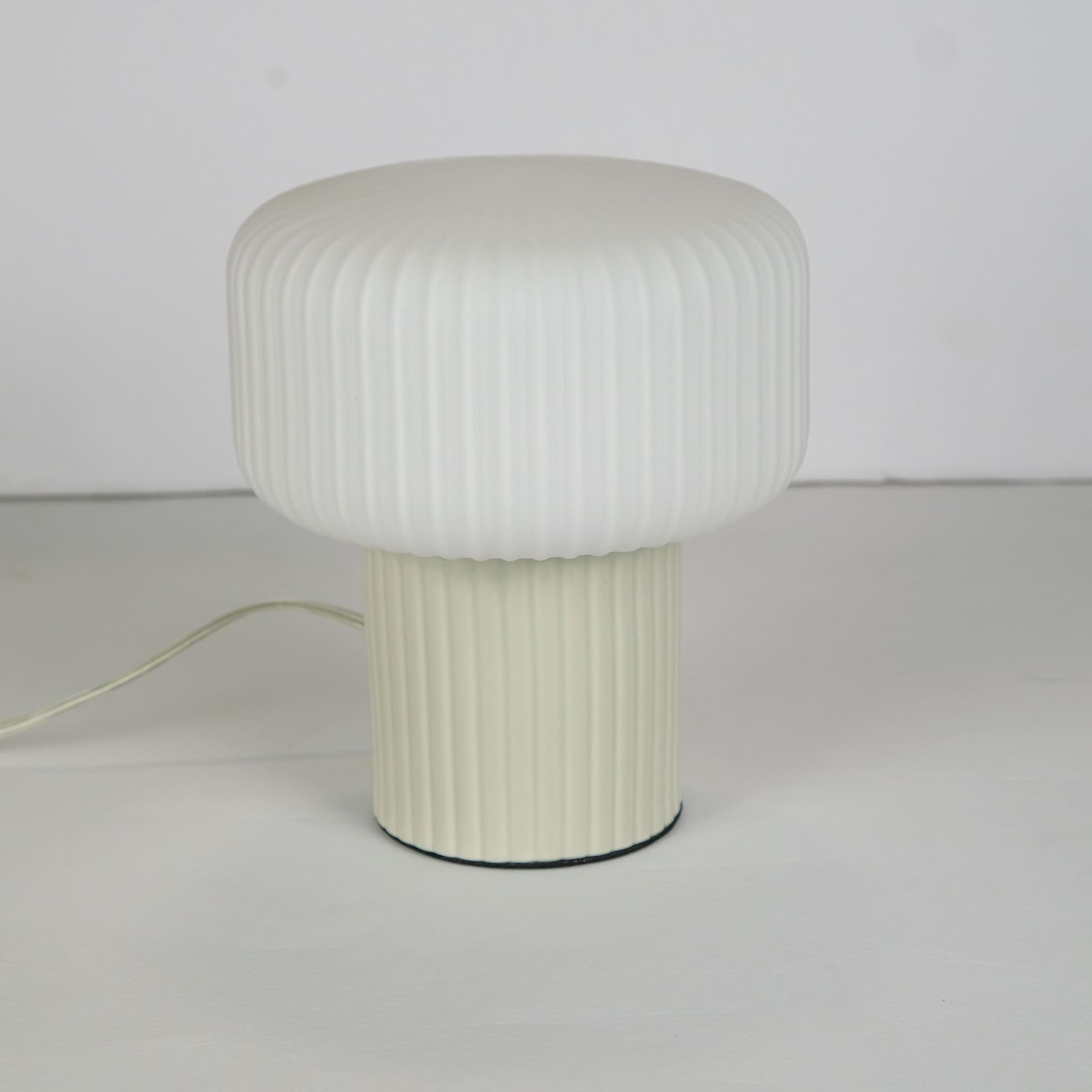 Otty - lumetto base cemento grigio chiaro - vetro bianco rigato - 1 x G9