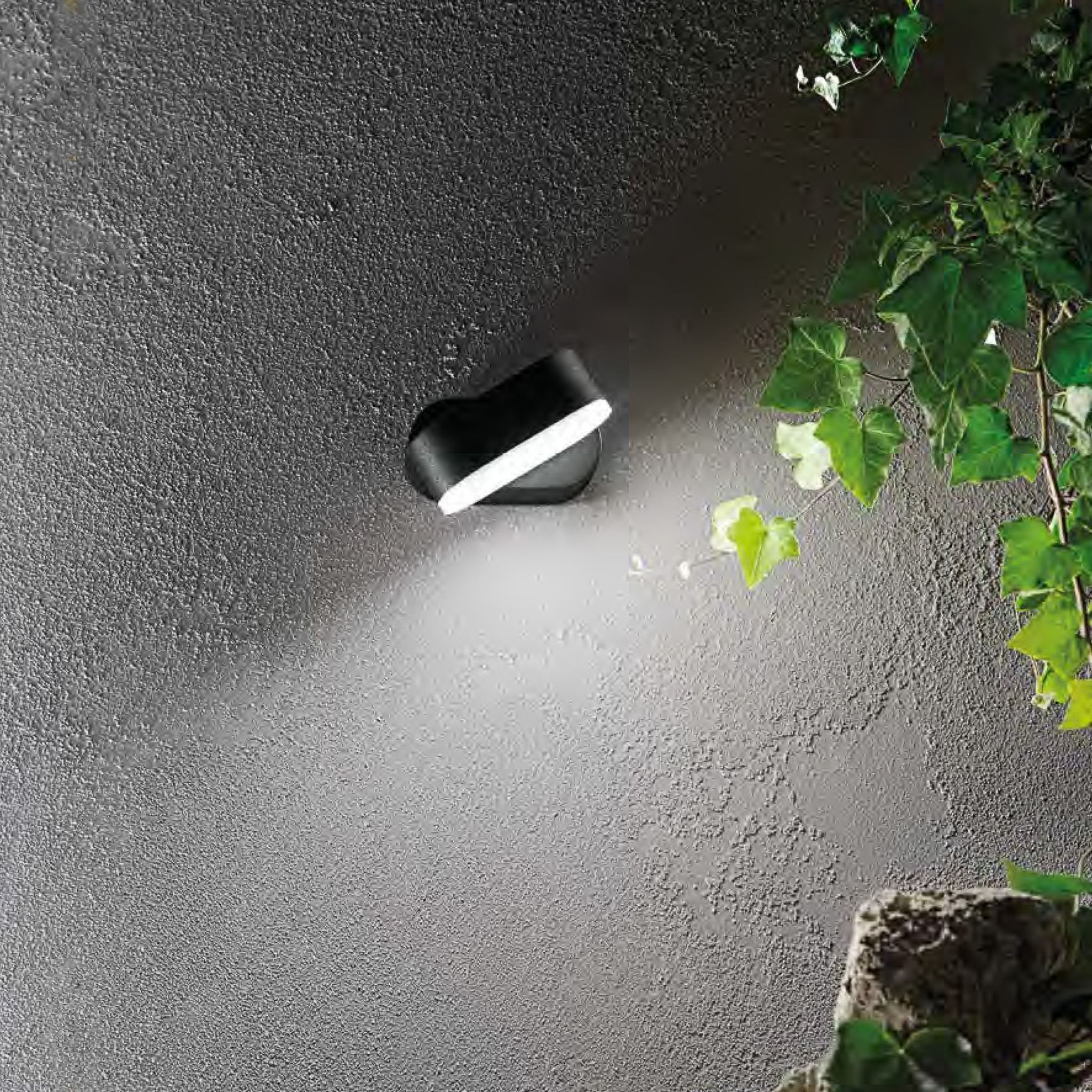 CANDIE, APPLIQUE PER ESTERNI/INTERNI IN ALLUMINIO CON DIFFUSORE IN ACRILICO SATINATO ORIENTABILE A 330°