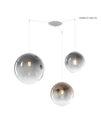 Collezione di lampade a sospensione composta da una o più sfere in vetro pirex soffiato regolabili in altezza e disponibili in diverse finiture e dimensioni.