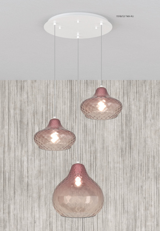 Collezione di lampade a sospensione composte da uno o più elementi in vetro soffiato regolabili in altezza.