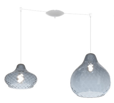Collezione di lampade a sospensione composte da uno o più elementi in vetro soffiato regolabili in altezza.