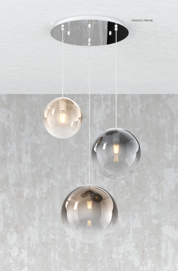 Collezione di lampade a sospensione composta da una o più sfere in vetro pirex soffiato regolabili in altezza e disponibili in diverse finiture e dimensioni.