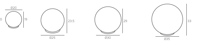 Collezione di lampade composte da vetri soffiati di forma sferica in finitura acidato opaco. Le parti metalliche sone cromate