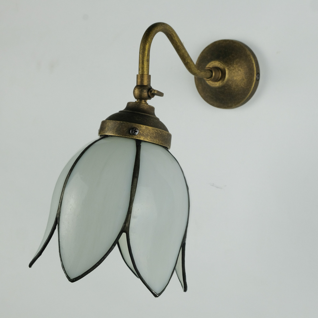 PETALS - APPLIQUE IN OTTONE CON VETRO TIFFANY BIANCO