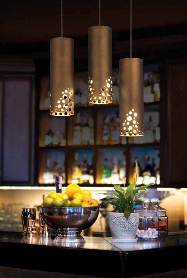 Forma semplice arricchita dal gioco di pieni e di vuoti, Gaia dona all’ambiente piacevoli effetti luminosi che creano una atmosfera dinamica.