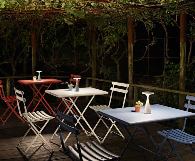 Lampada da tavolo ricaricabile a batterie in alluminio pressofuso verniciato a polvere per uso interno/ esterno