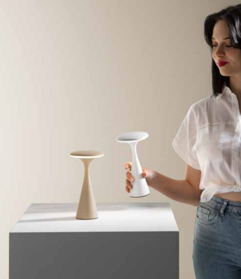 Lampada da tavolo ricaricabile a batterie in alluminio pressofuso verniciato a polvere per uso interno/ esterno