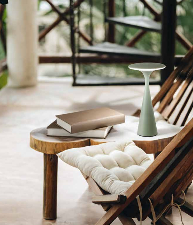 Lampada da tavolo ricaricabile a batterie in alluminio pressofuso verniciato a polvere per uso interno/ esterno