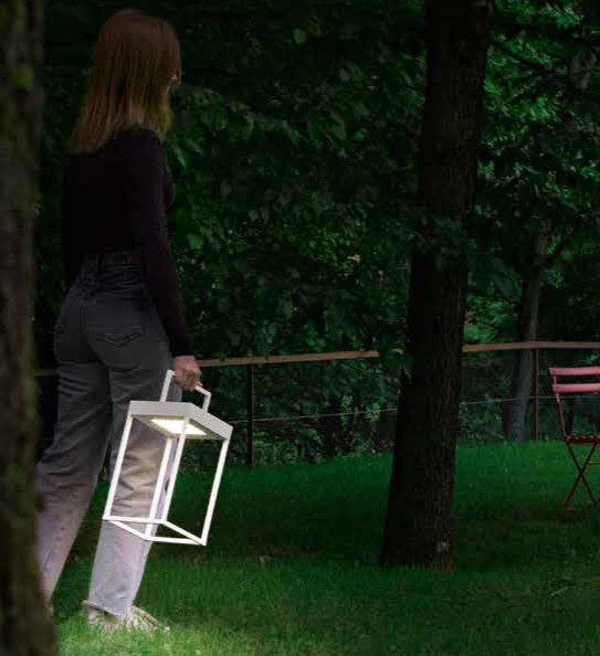 Lampada da tavolo ricaricabile a batterie in alluminio verniciato a polvere per uso interno/esterno