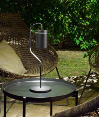 Lampada da tavolo a LED costruito in alluminio pressofuso verniciato a polvere con pre-trattamento per uso esterno/interno. Interruttore a rotazione a magneti