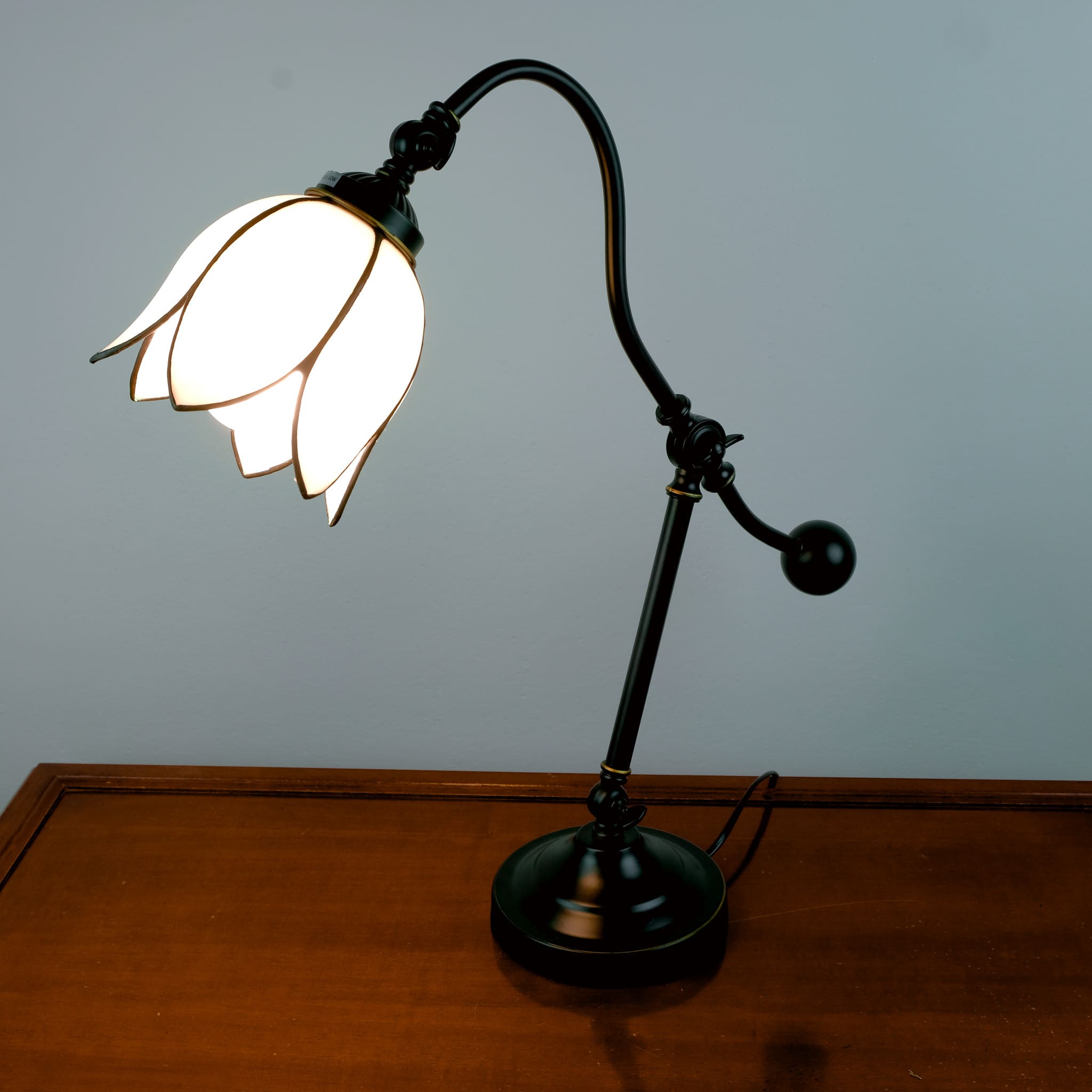 PETALS - LAMPADA TIFFANY CON SNODO - FIORE VETRO BIANCO - MONTATURA METALLICANERA -1xE27