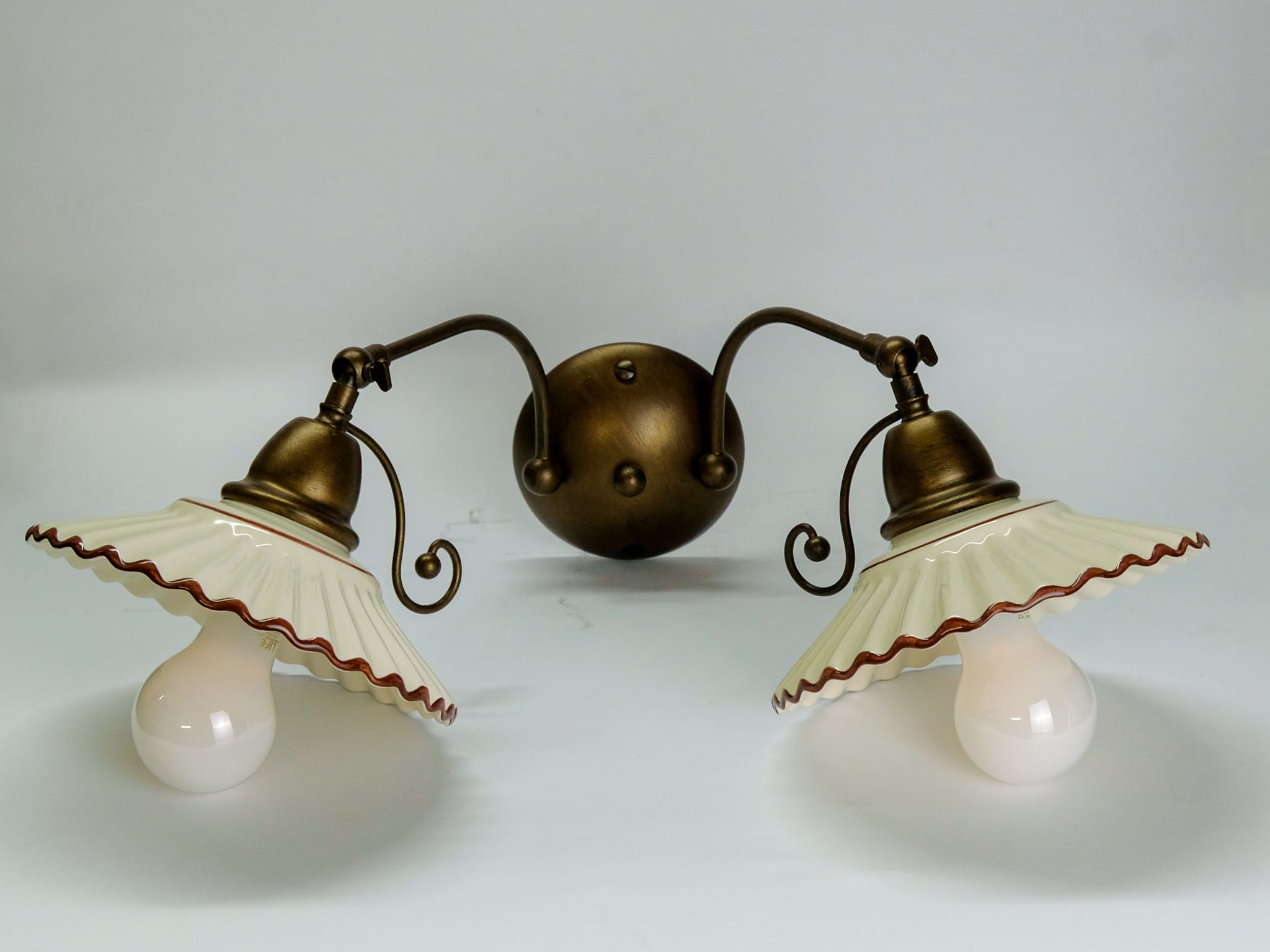 EASY 2 LUCI - APPLIQUE RUSTICA CON DIFFUSORI IN CERAMICA BIANCO SMALTATO