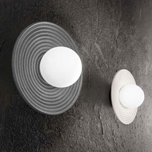 HUEVO - PLAFONIERA DA SOFFITTO CON MONTATURA IN PIETRA COLORATA E DIFFUSORE SFERICO IN VETRO